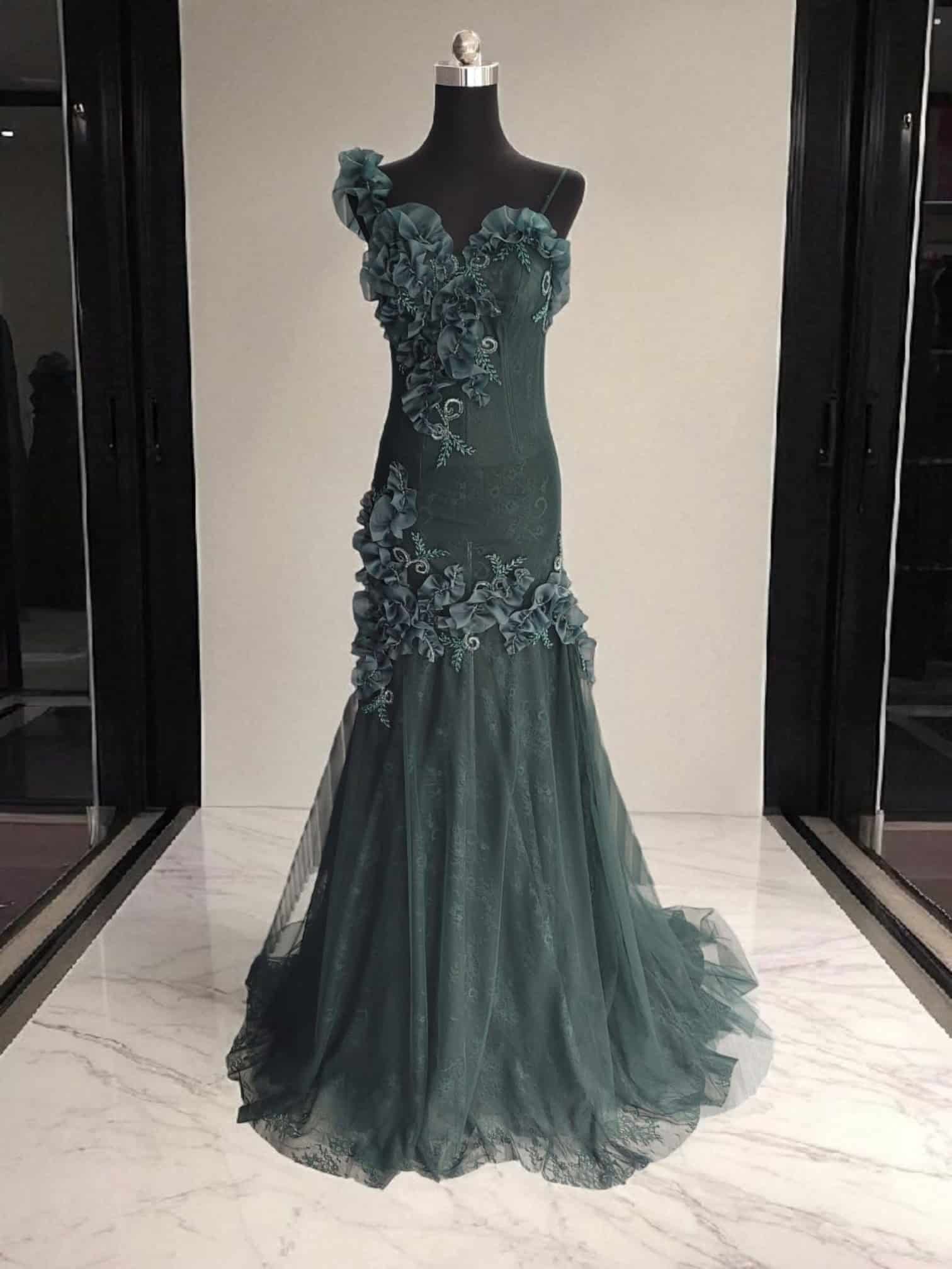 Luxury One-Shoulder Emerald Green Evening Gown with Floral Appliqué